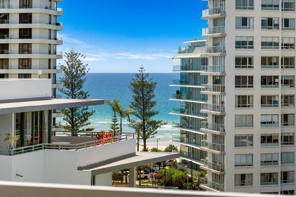 1121/1 Ocean Street Burleigh Heads 4