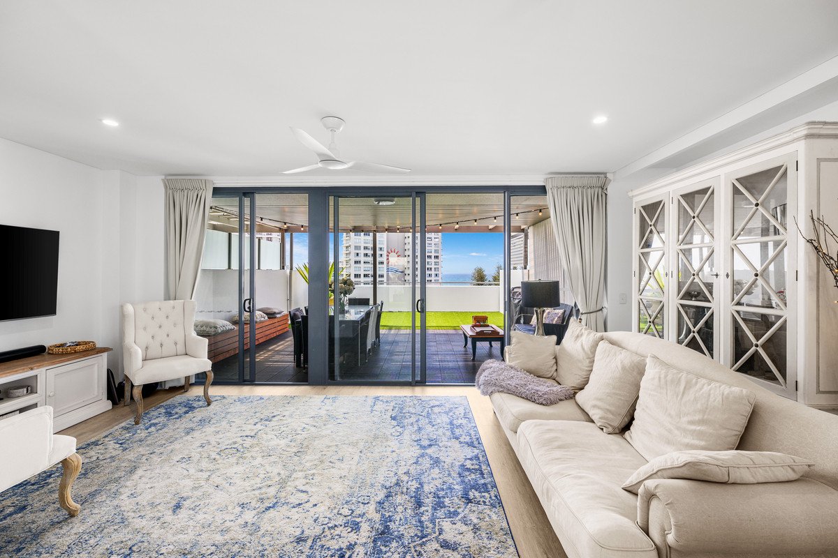 1121/1 Ocean Street Burleigh Heads 7