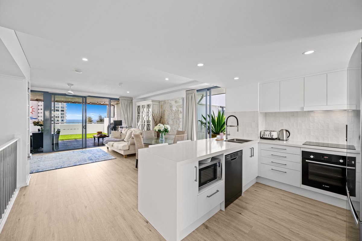 1121/1 Ocean Street Burleigh Heads 9