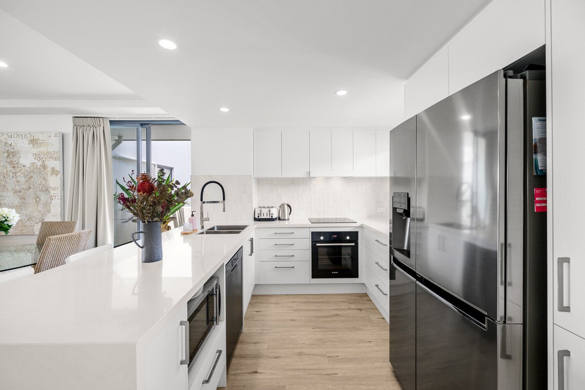 1121/1 Ocean Street Burleigh Heads 10