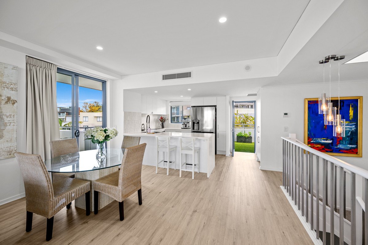 1121/1 Ocean Street Burleigh Heads 12