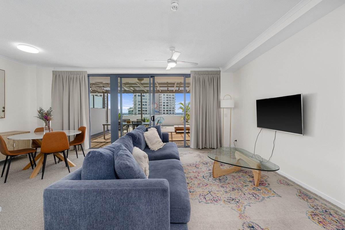 1121/1 Ocean Street Burleigh Heads 11