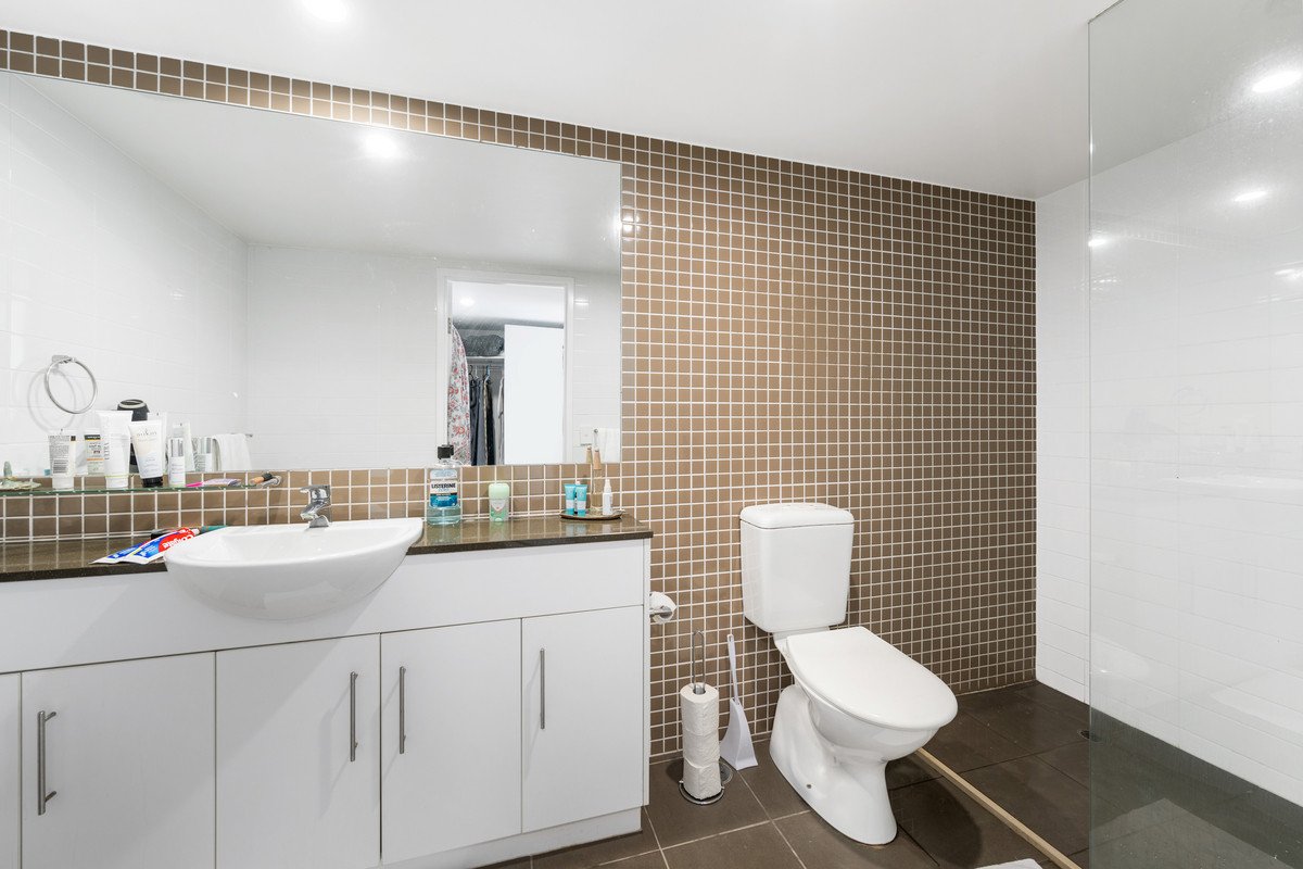 1121/1 Ocean Street Burleigh Heads 17