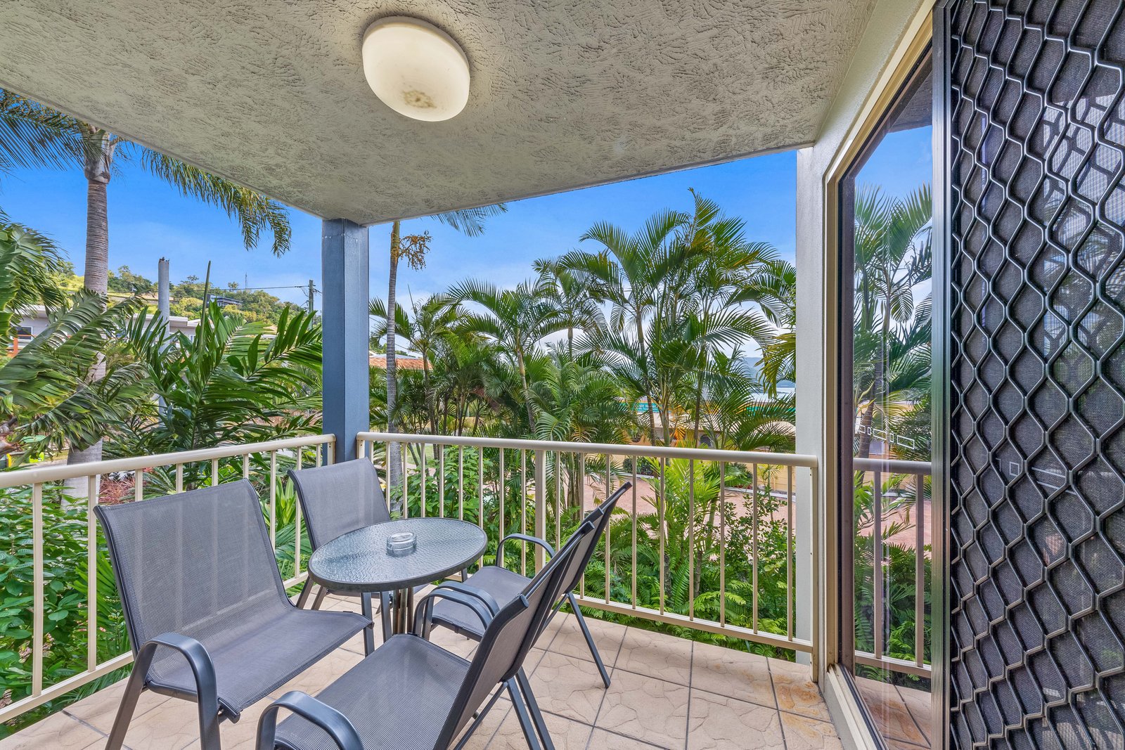 11/22 Airlie Crescent AIRLIE BEACH 6