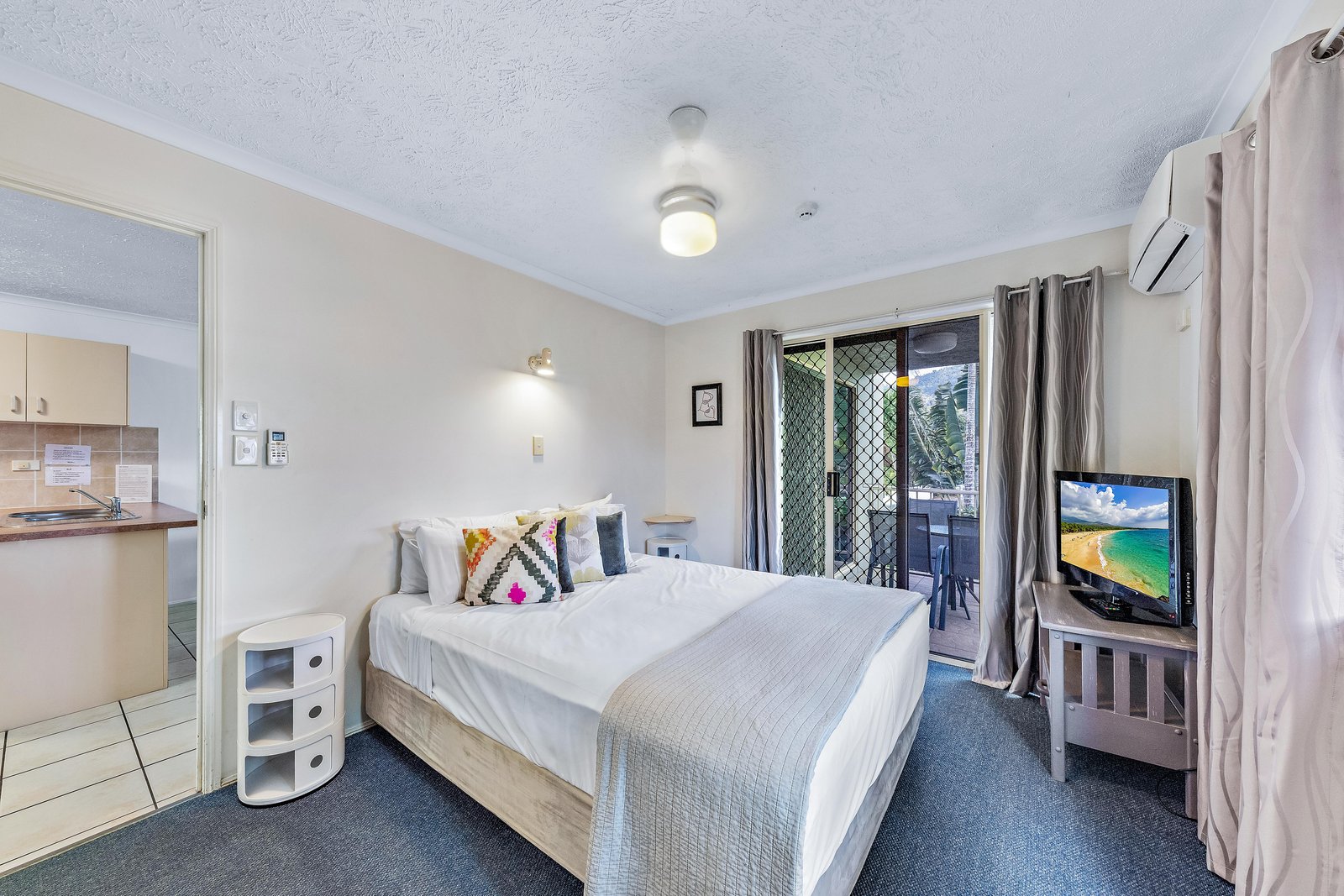11/22 Airlie Crescent AIRLIE BEACH 10