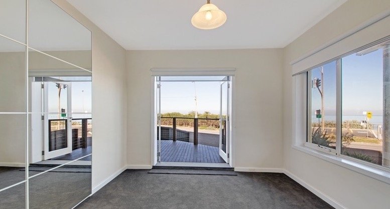Gallery: 1/122 Beach Road
