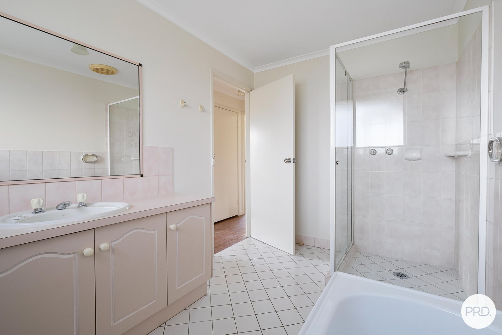 1/122 Borella Road EAST ALBURY 11