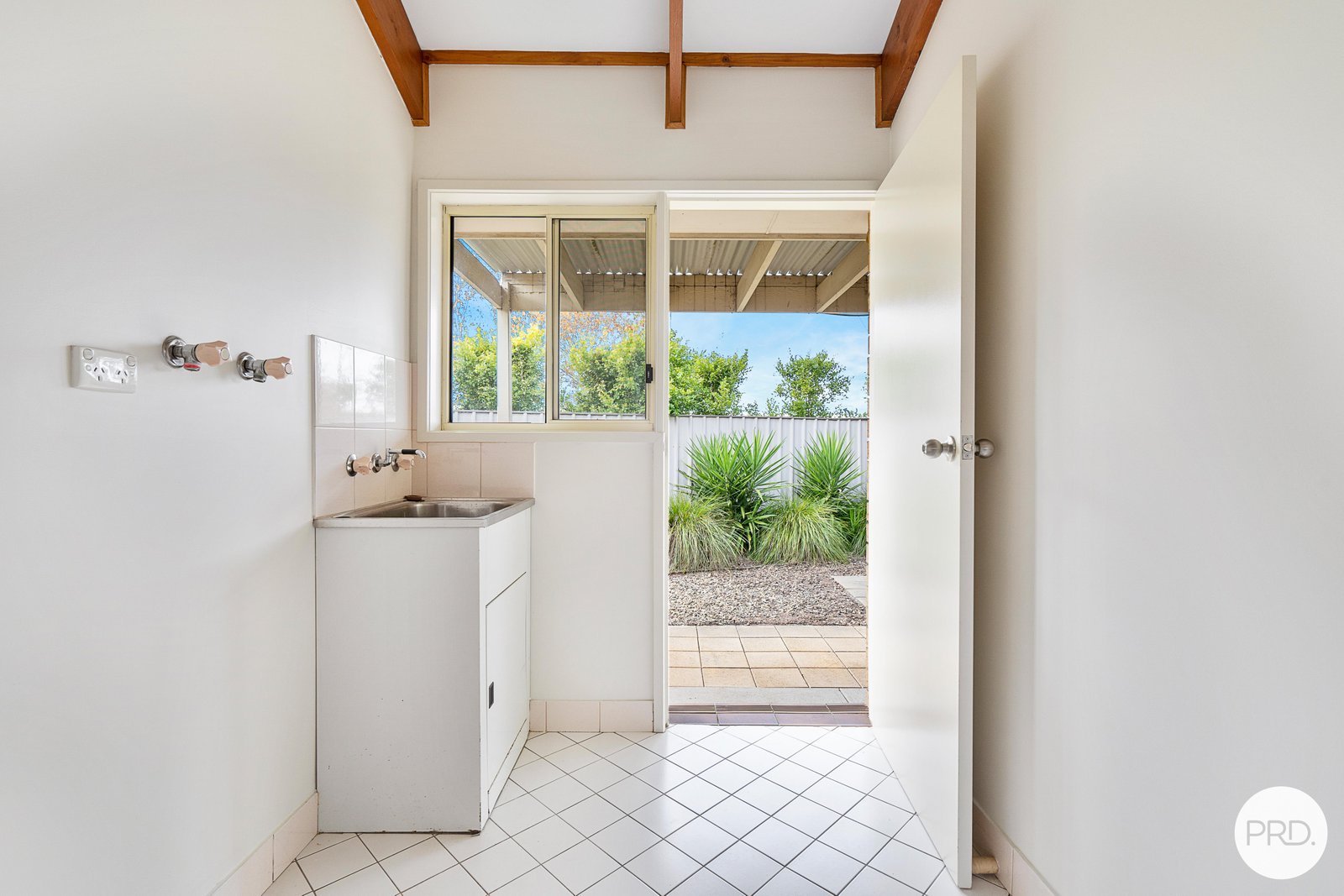 1/122 Borella Road EAST ALBURY 12