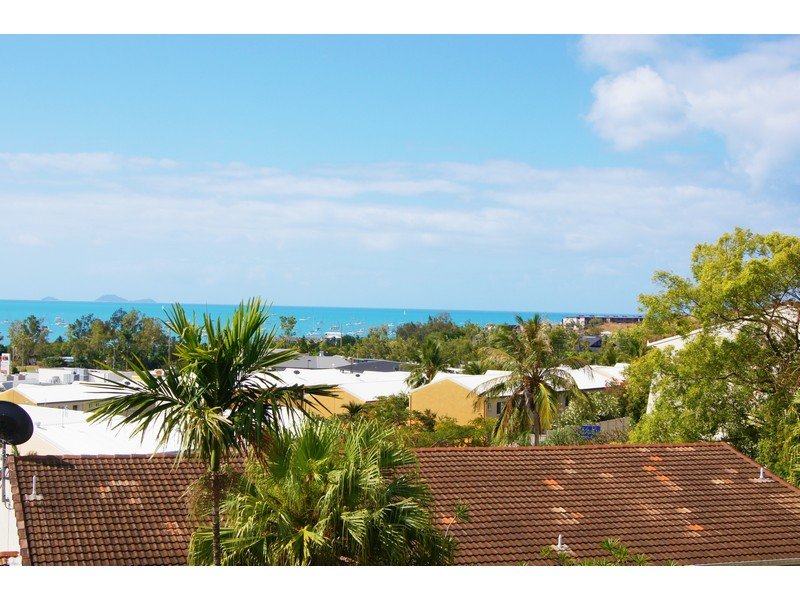 112/2 Eshelby Drive CANNONVALE 14