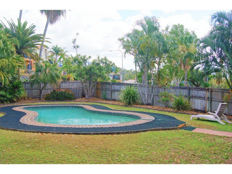 112/2 Eshelby Drive CANNONVALE 15