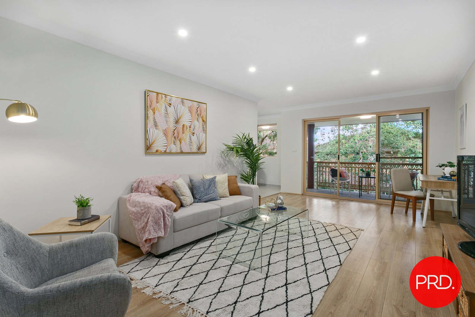 11/22 Hampton Court Road CARLTON 1