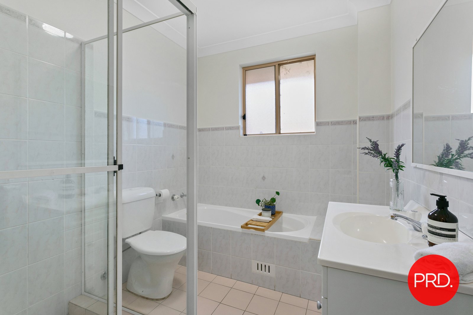 11/22 Hampton Court Road CARLTON 9