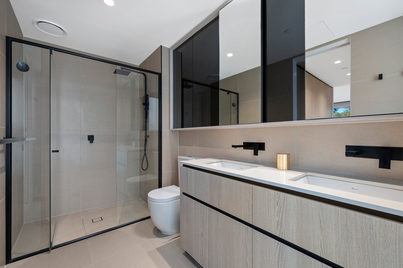 Gallery: 112/214B Bay Road