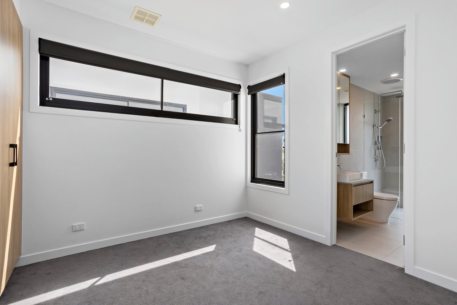 Real Estate and Property in 1/123 Kambrook Road, Caulfield North, VIC