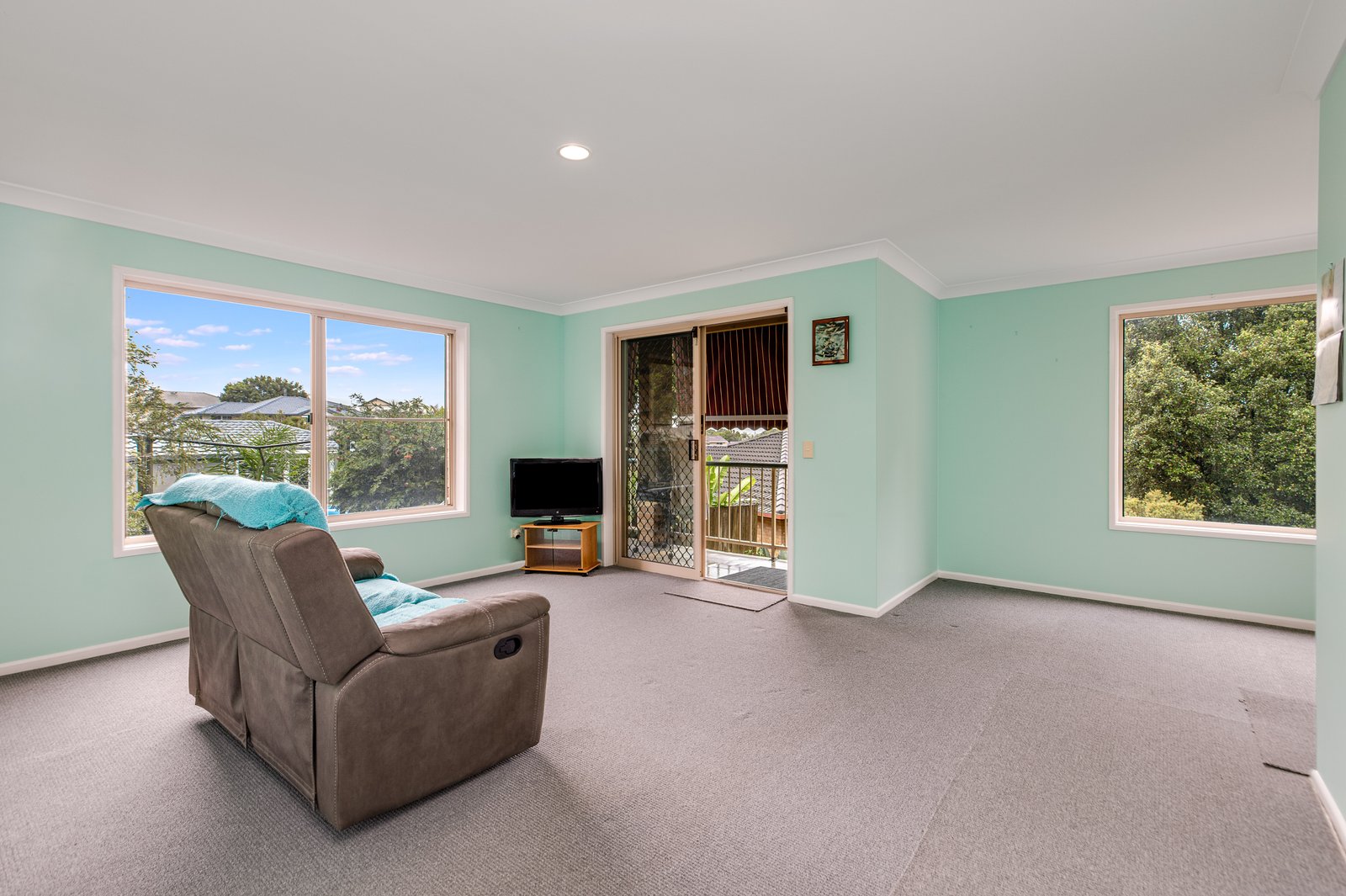 1/124 Ash Drive BANORA POINT 3
