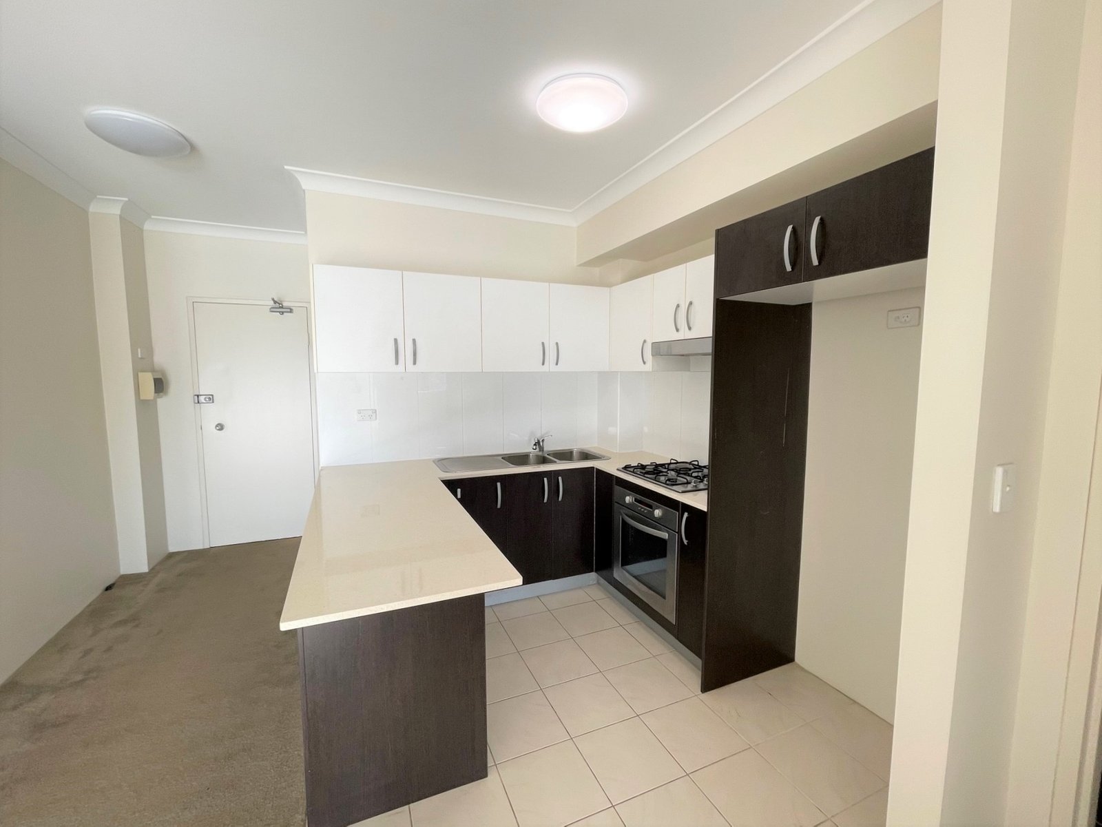 11/24 Gladstone Street KOGARAH 2