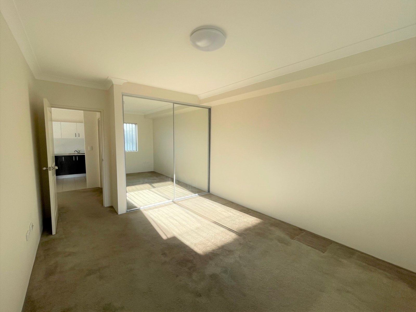 11/24 Gladstone Street KOGARAH 4