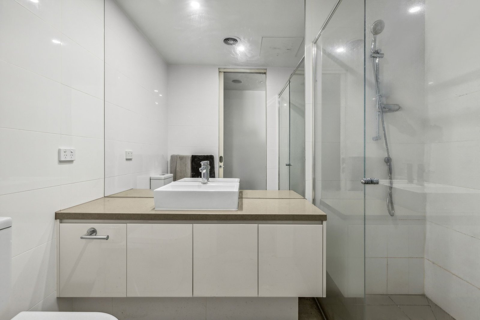 Real Estate and Property in 1/124 Murrumbeena Road, Murrumbeena, VIC