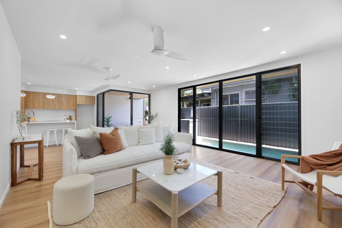 1/124 Sunshine Parade Miami 3