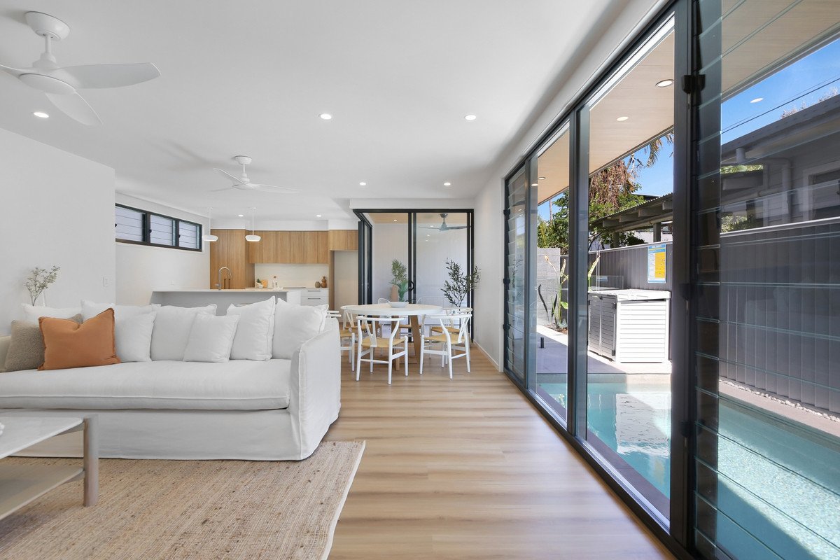 1/124 Sunshine Parade Miami 4