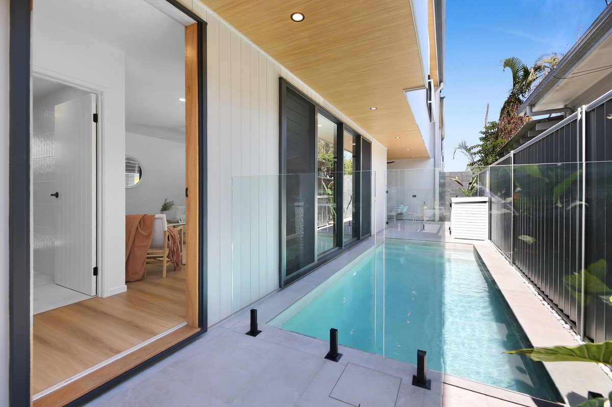 1/124 Sunshine Parade Miami 10