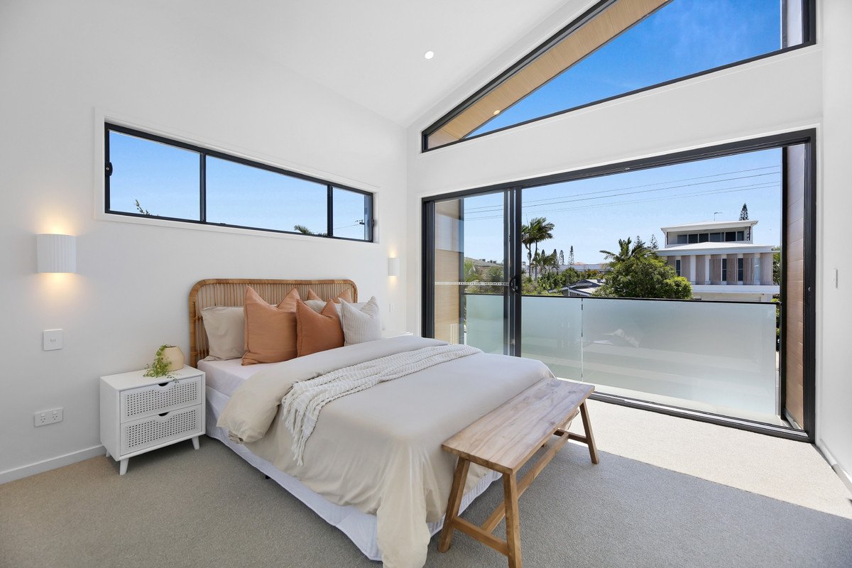 1/124 Sunshine Parade Miami 13