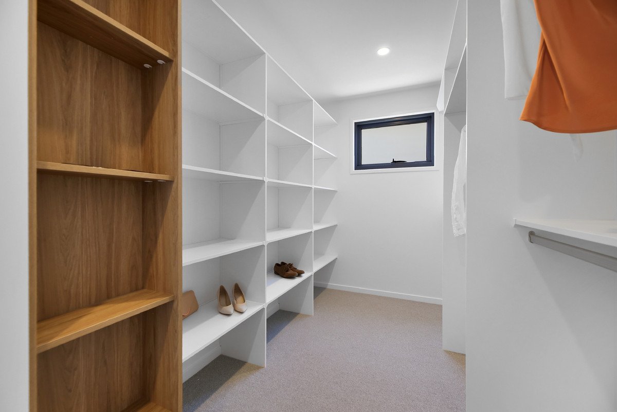 1/124 Sunshine Parade Miami 14