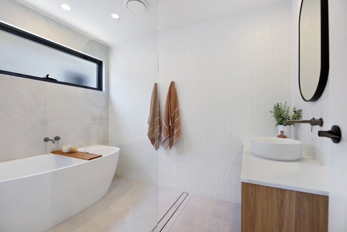 1/124 Sunshine Parade Miami 19