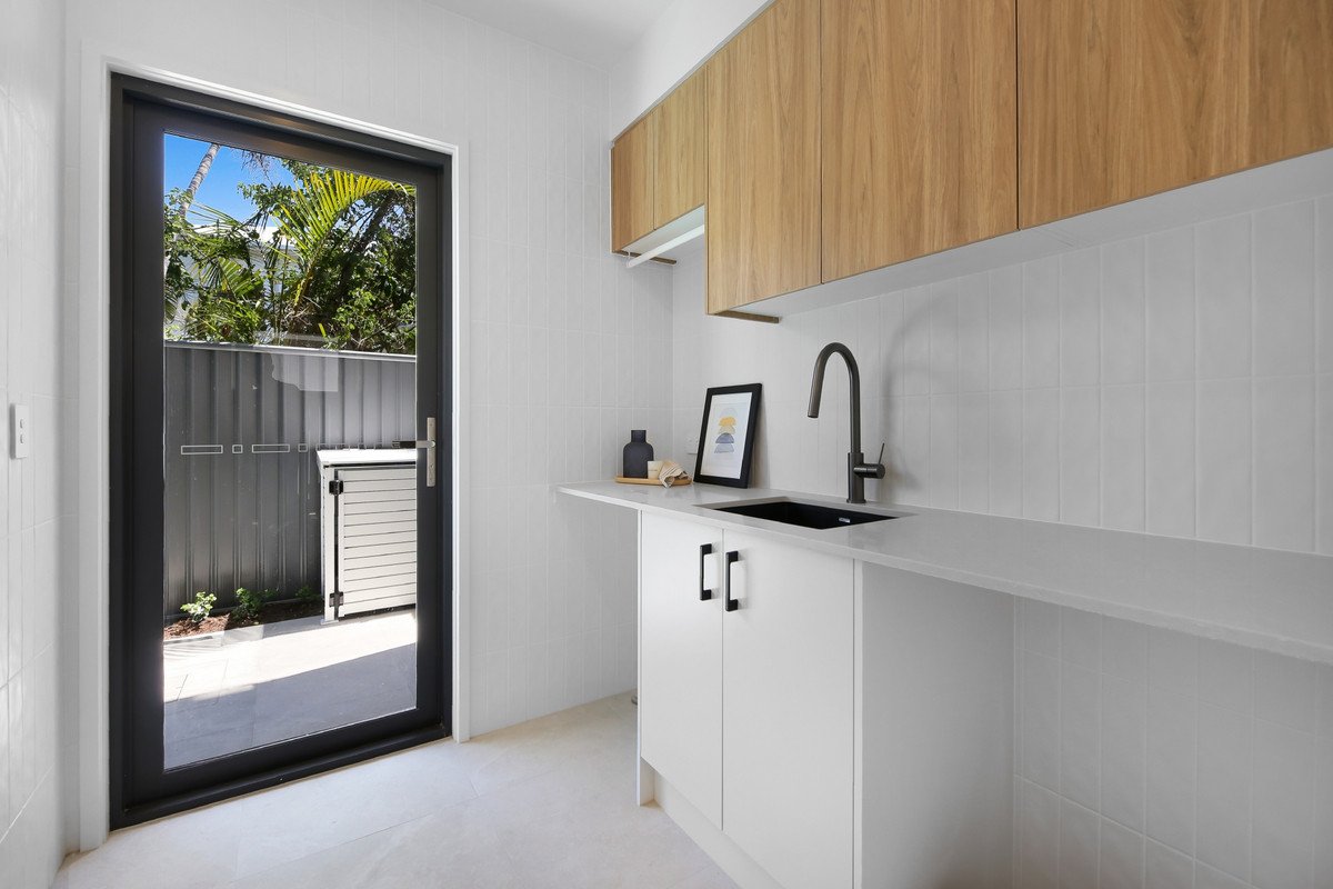 1/124 Sunshine Parade Miami 25