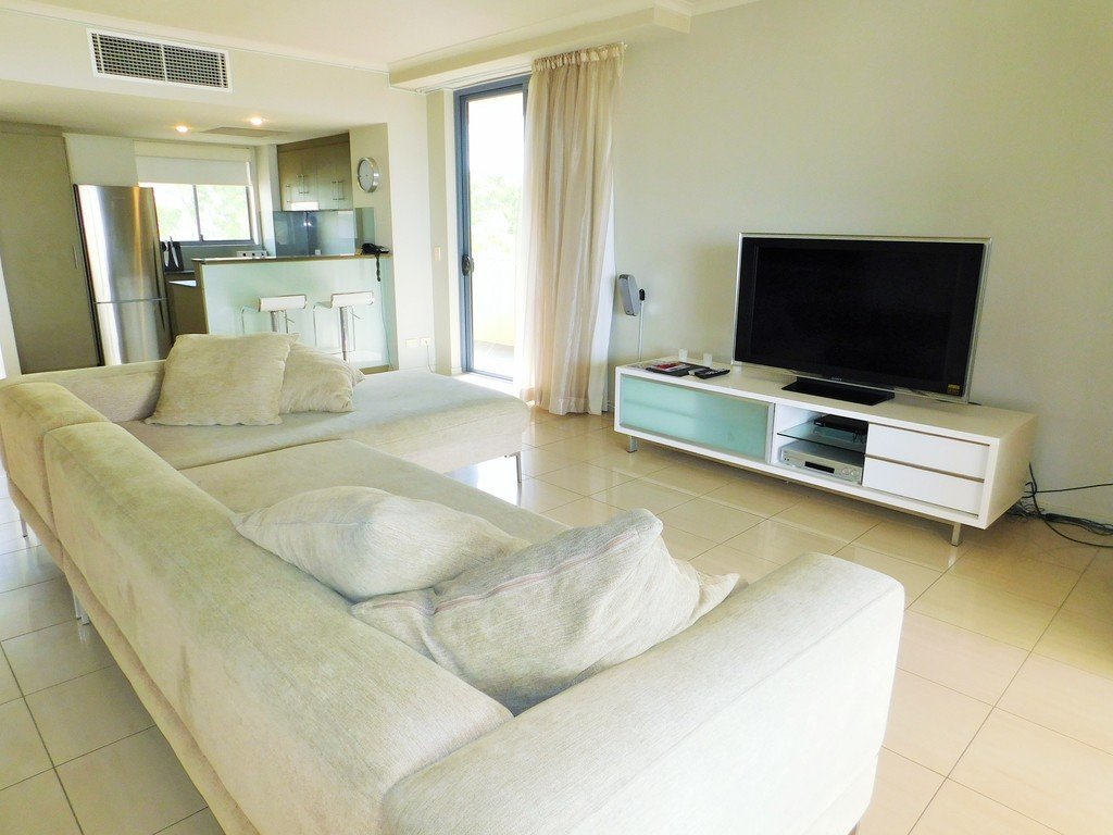 1124/1 Ocean Street BURLEIGH HEADS 2