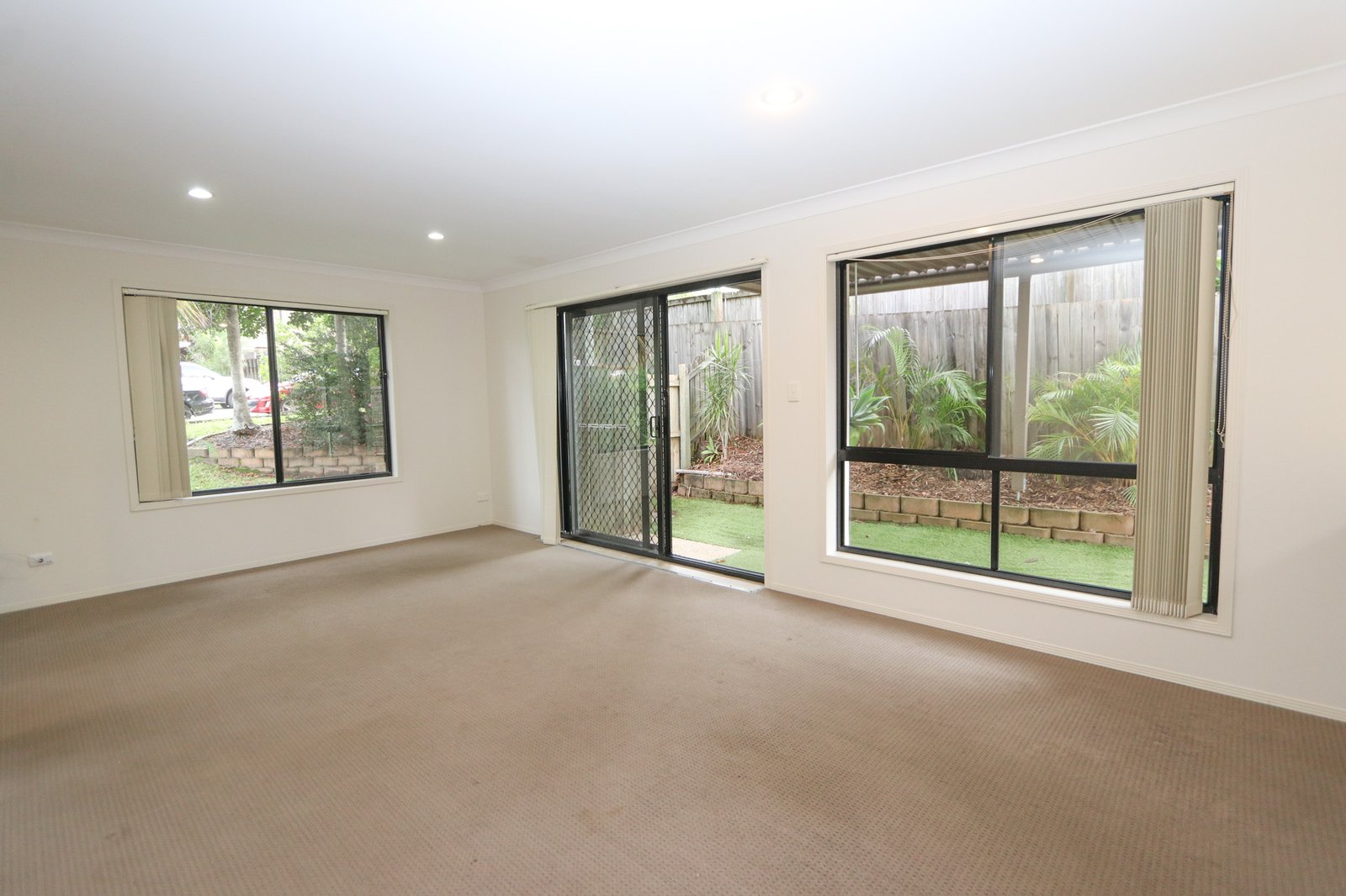 1/125 Pohlman Street SOUTHPORT 3