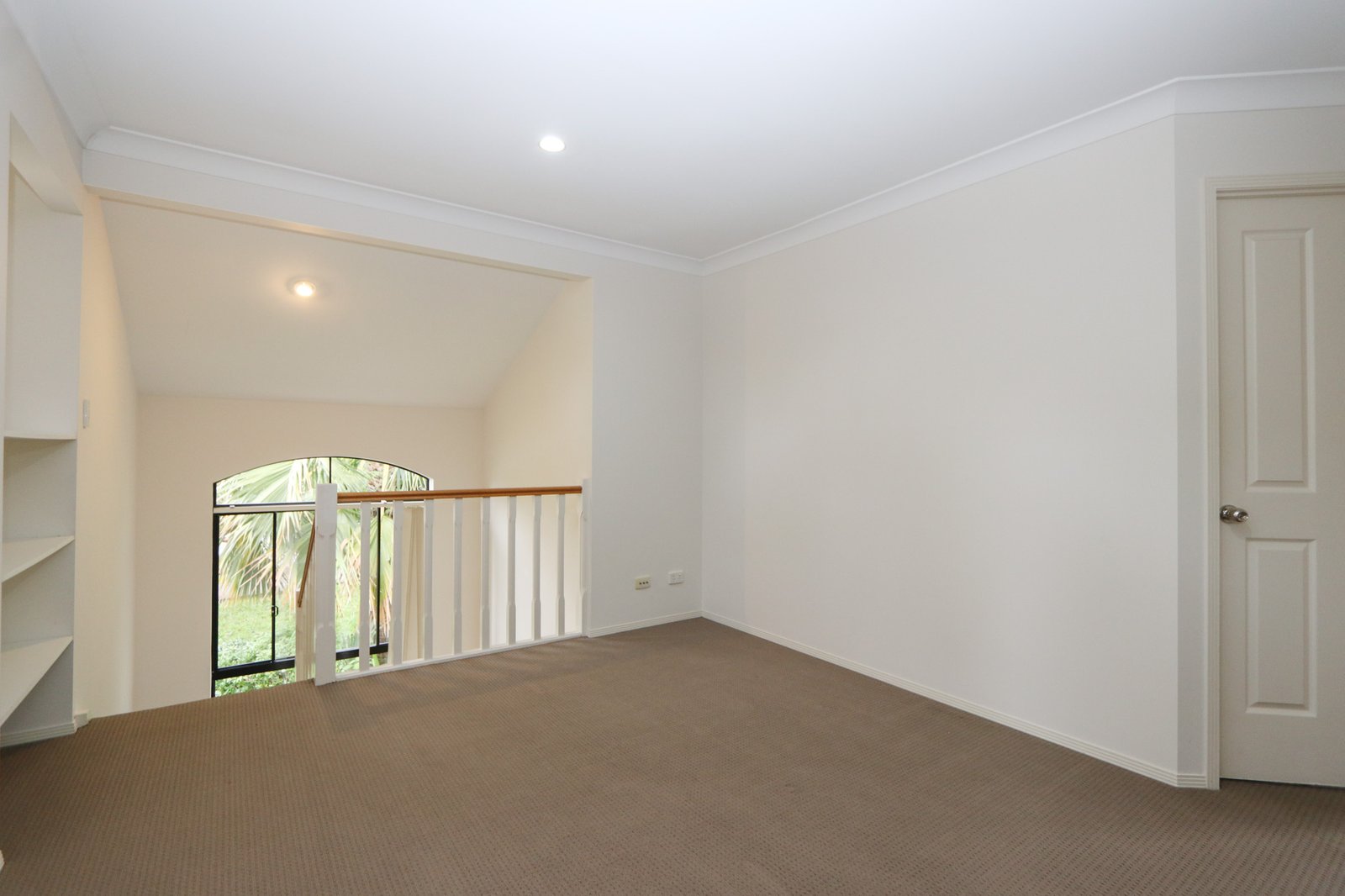 1/125 Pohlman Street SOUTHPORT 5