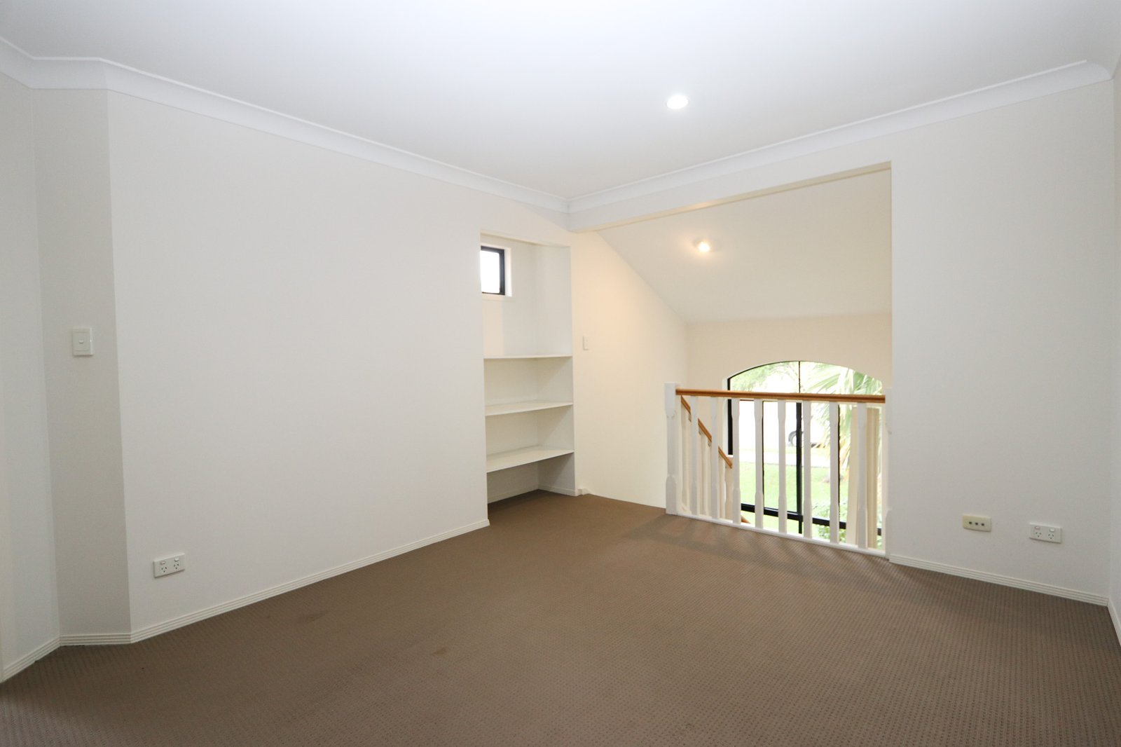 1/125 Pohlman Street SOUTHPORT 6