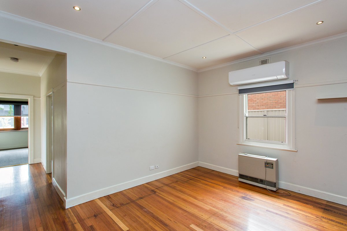 Gallery: 1126 Lydiard Street North