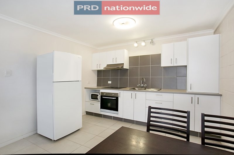 1/126 Marine Parade SOUTHPORT 2