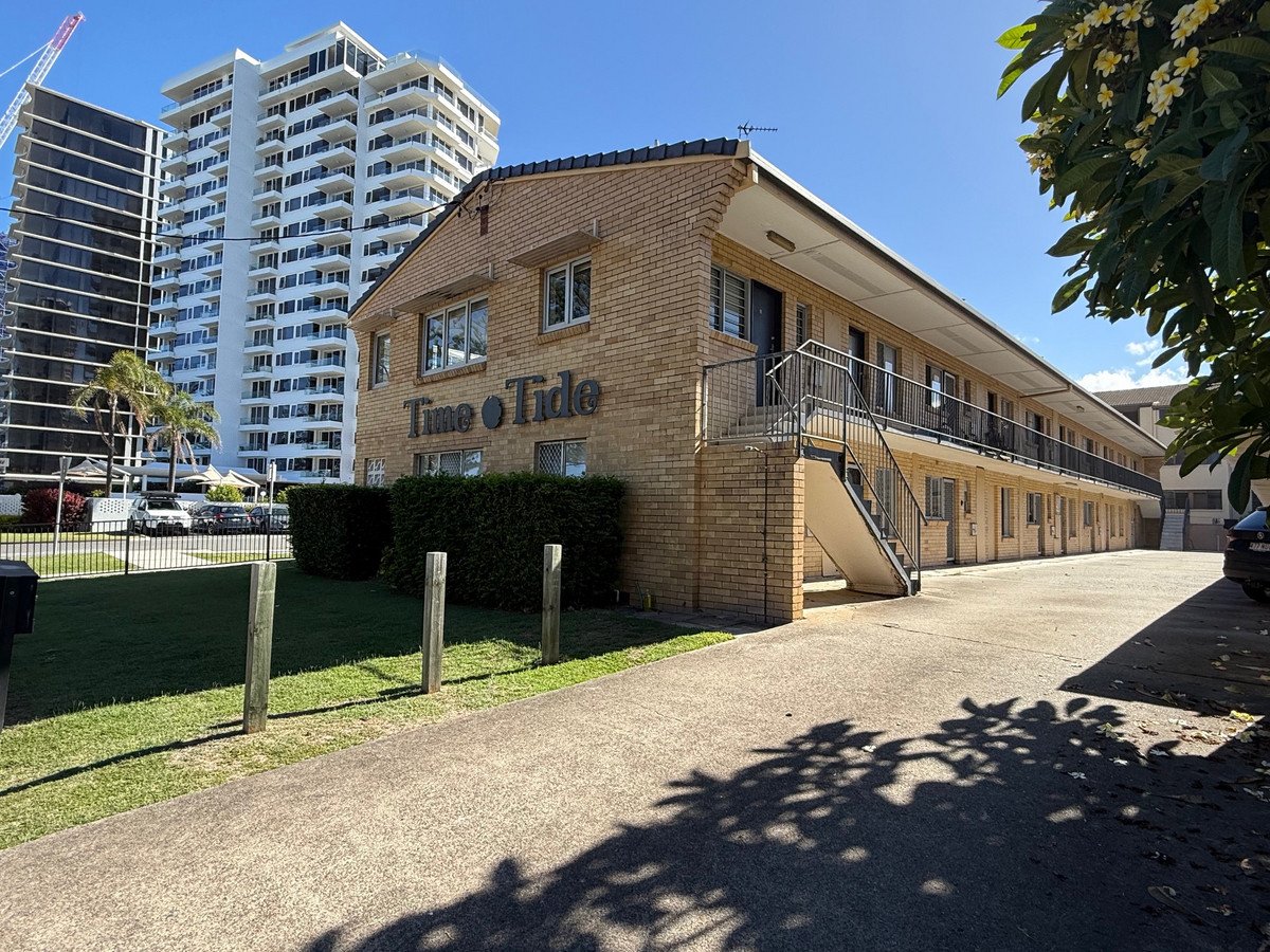 1/126 The Esplanade Burleigh Heads 2