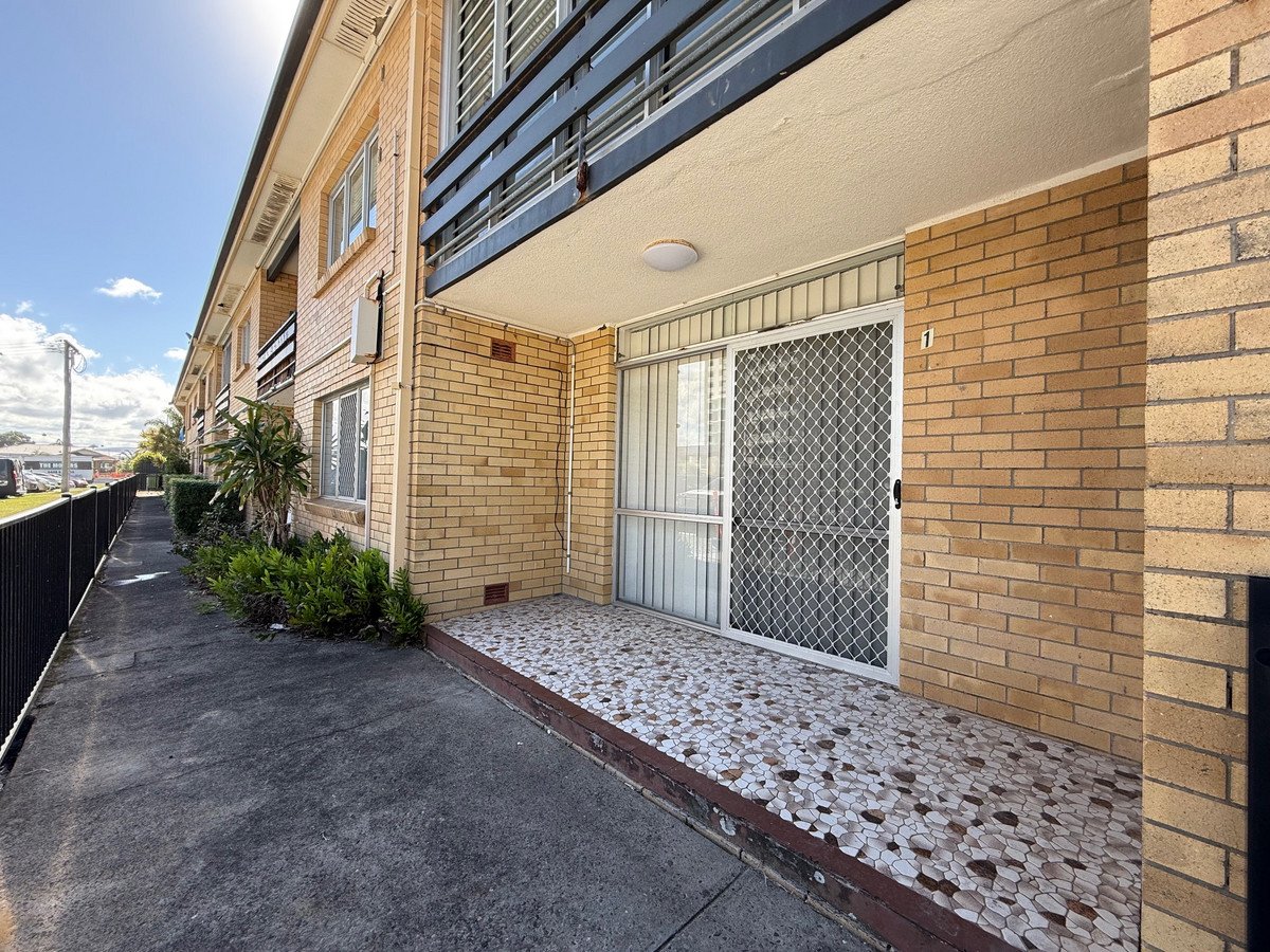 1/126 The Esplanade Burleigh Heads 3