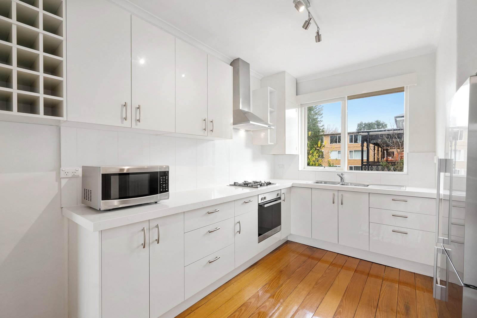 Gallery: 11/26a Acland Street