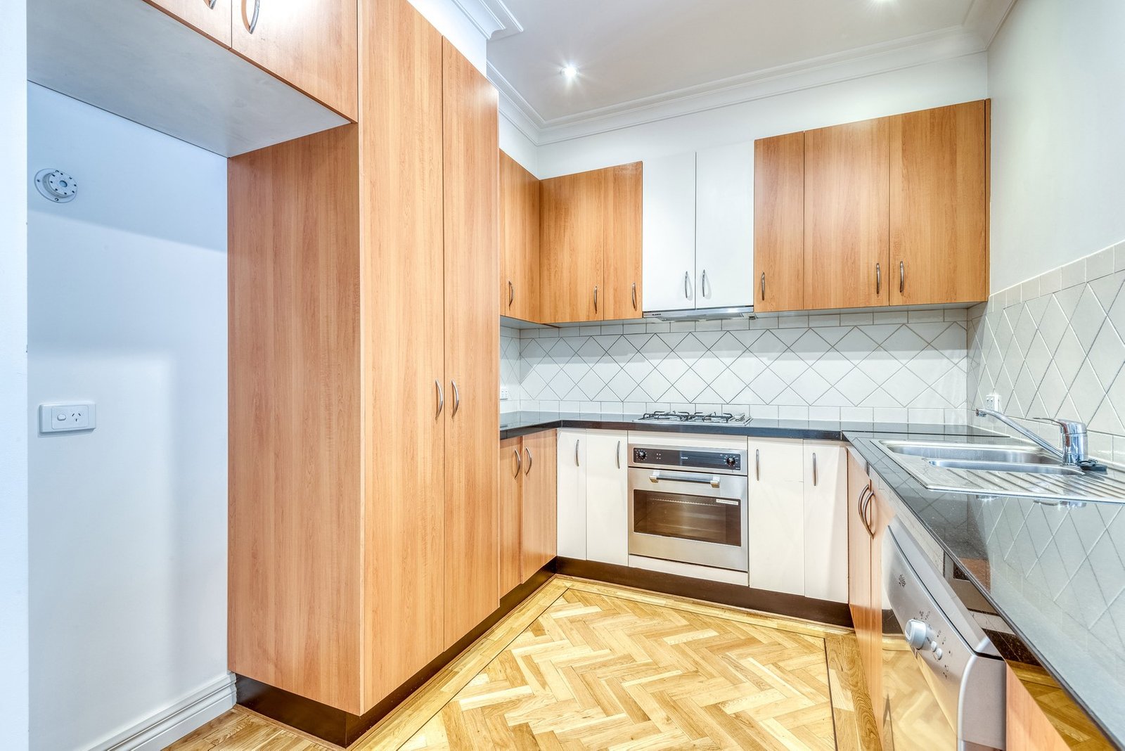 Real Estate and Property in 11/28 Clairmont Avenue, Bentleigh, VIC