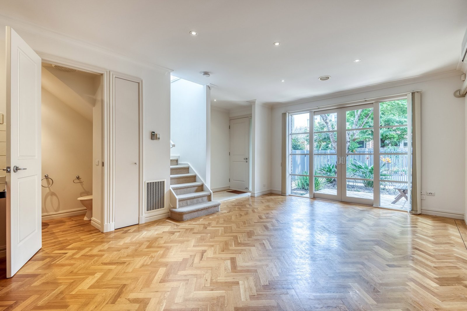 Real Estate and Property in 11/28 Clairmont Avenue, Bentleigh, VIC