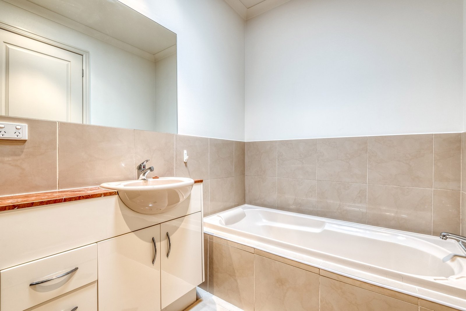 Real Estate and Property in 11/28 Clairmont Avenue, Bentleigh, VIC