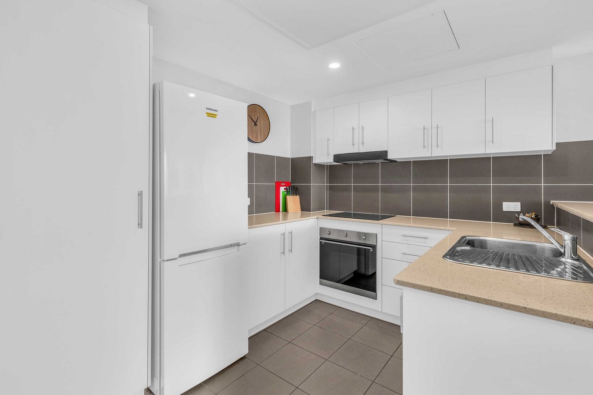1128/1 Ocean Street BURLEIGH HEADS 7