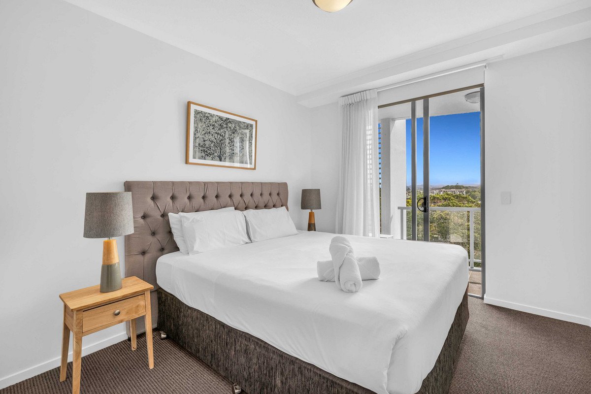 1128/1 Ocean Street BURLEIGH HEADS 9