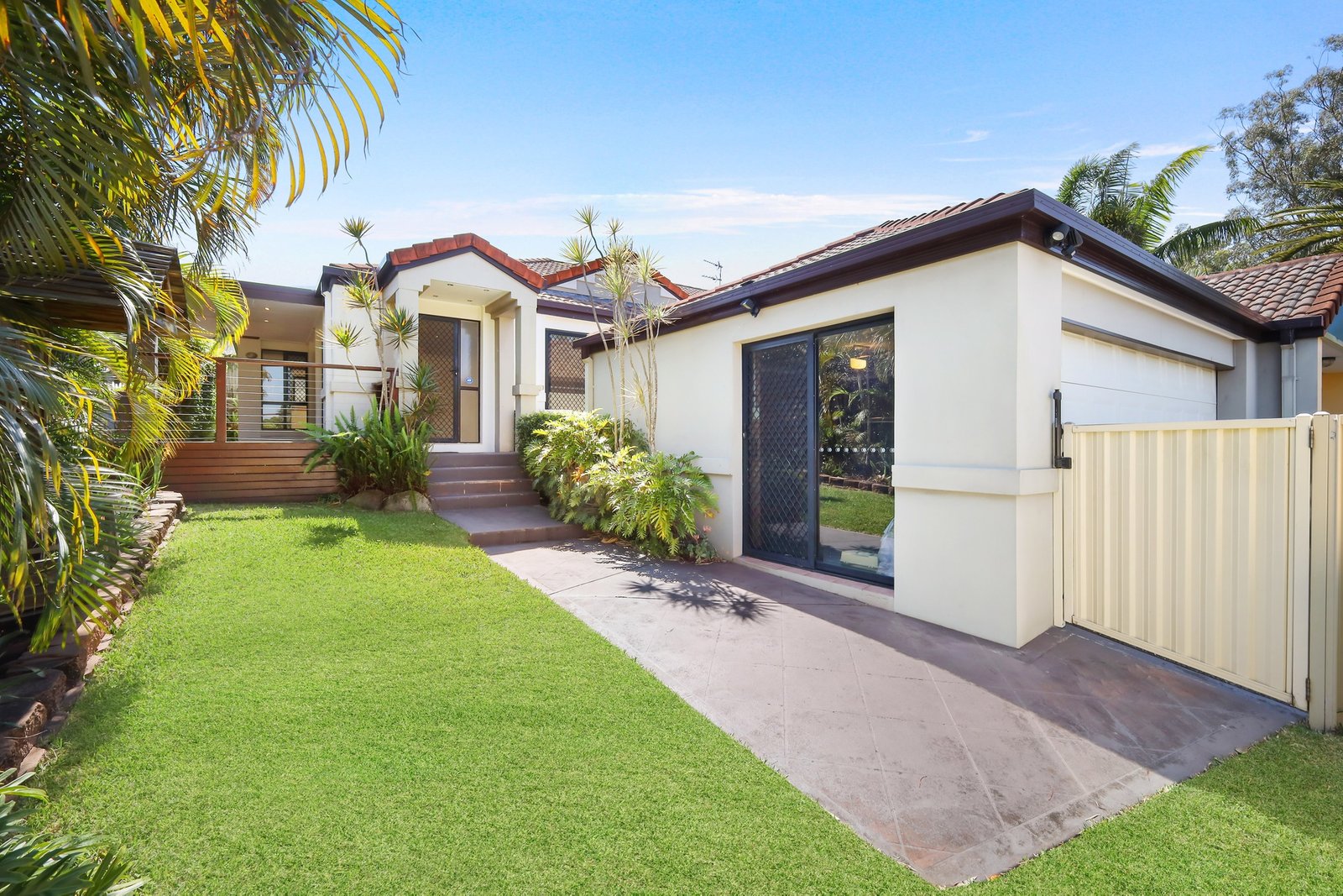 11/283 Cotlew Street West  ASHMORE 1