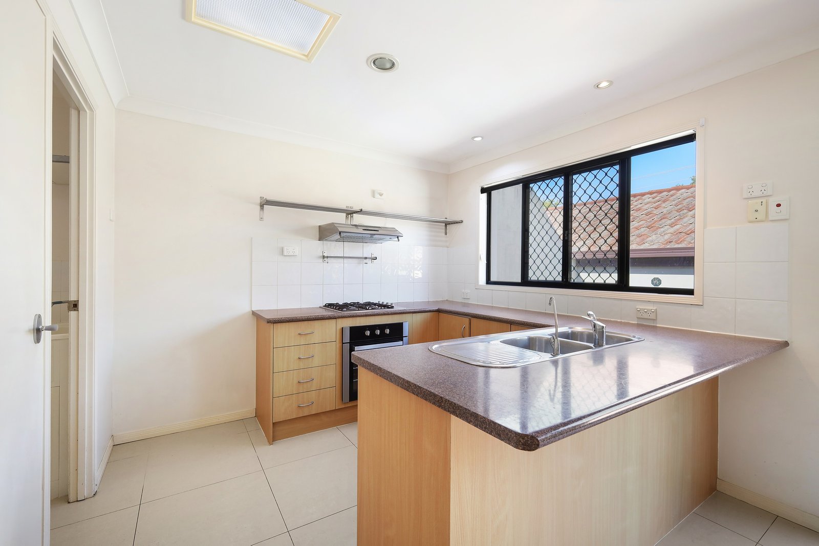 11/283 Cotlew Street West  ASHMORE 4