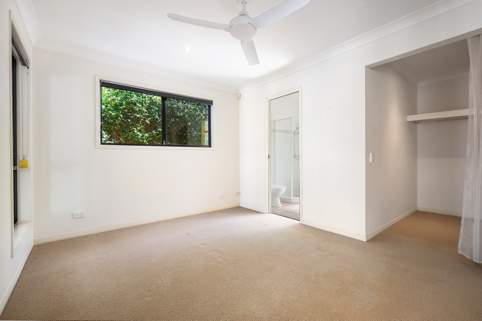 11/283 Cotlew Street West  ASHMORE 5