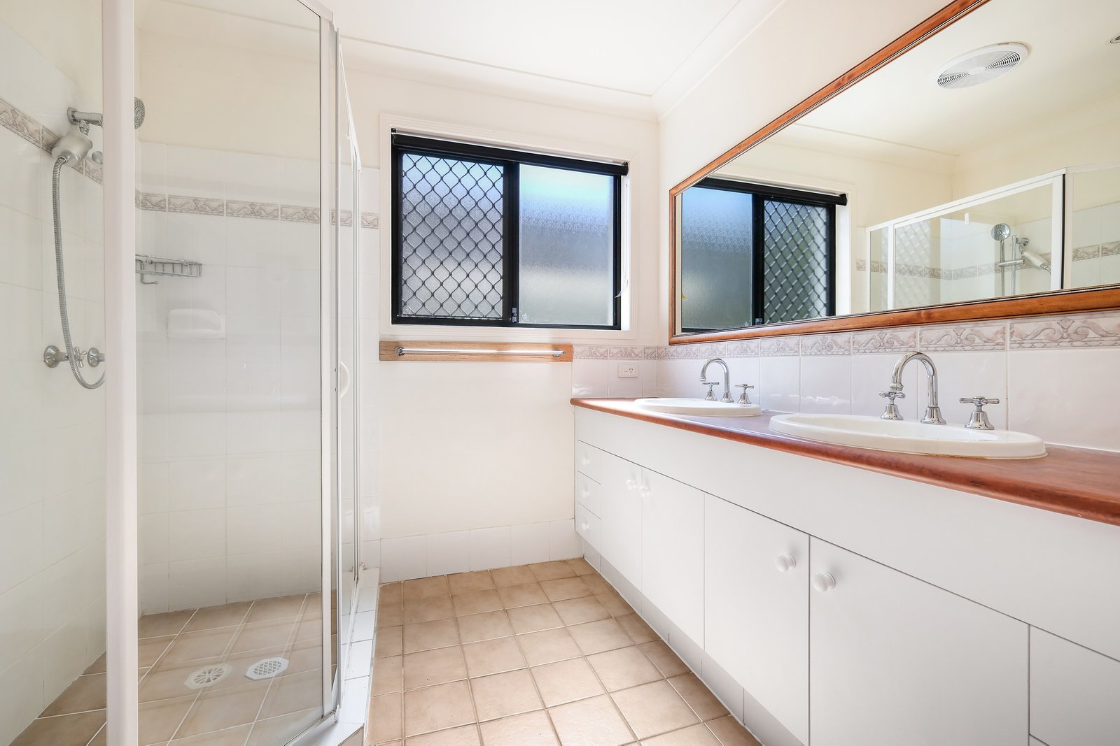 11/283 Cotlew Street West  ASHMORE 6