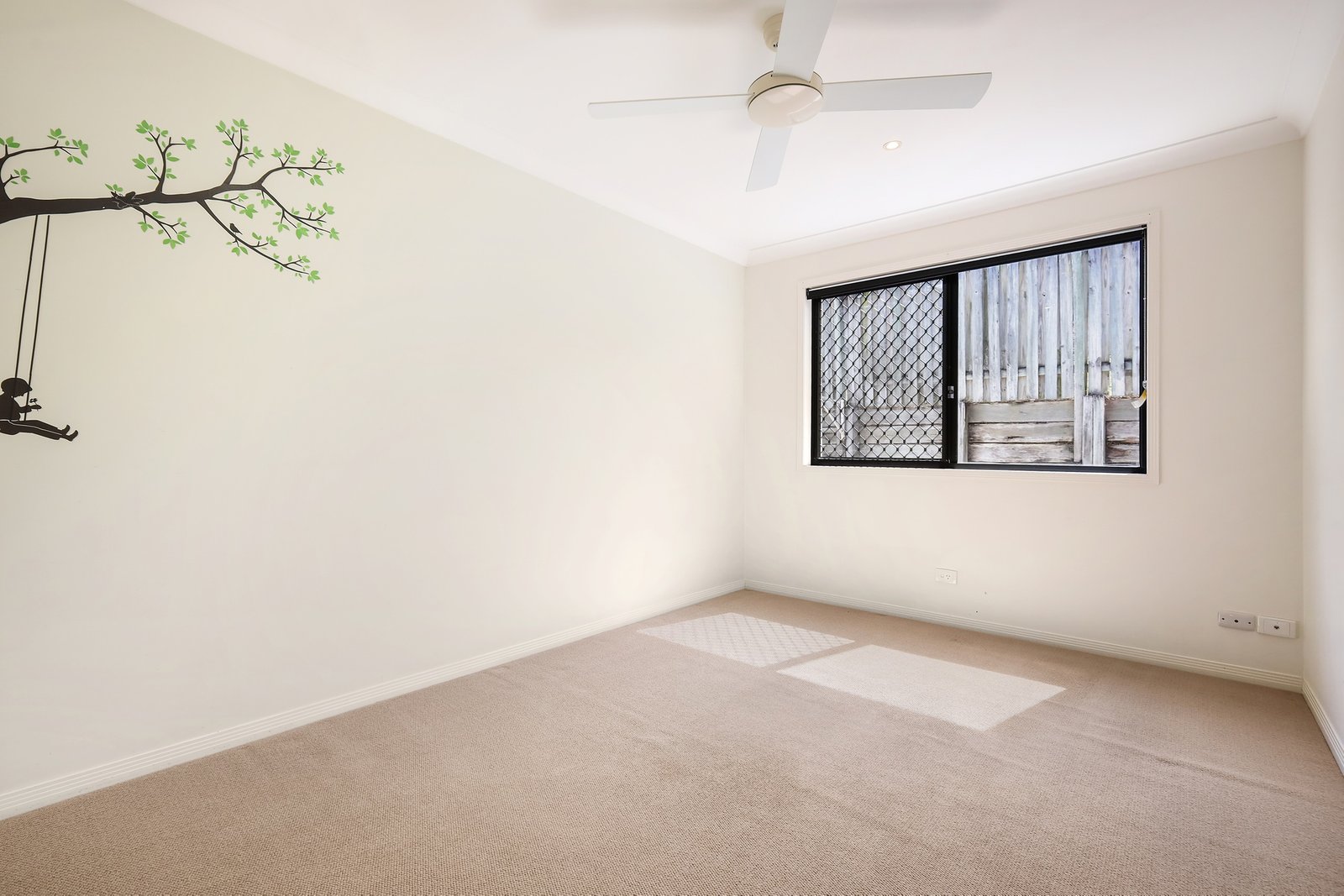 11/283 Cotlew Street West  ASHMORE 8