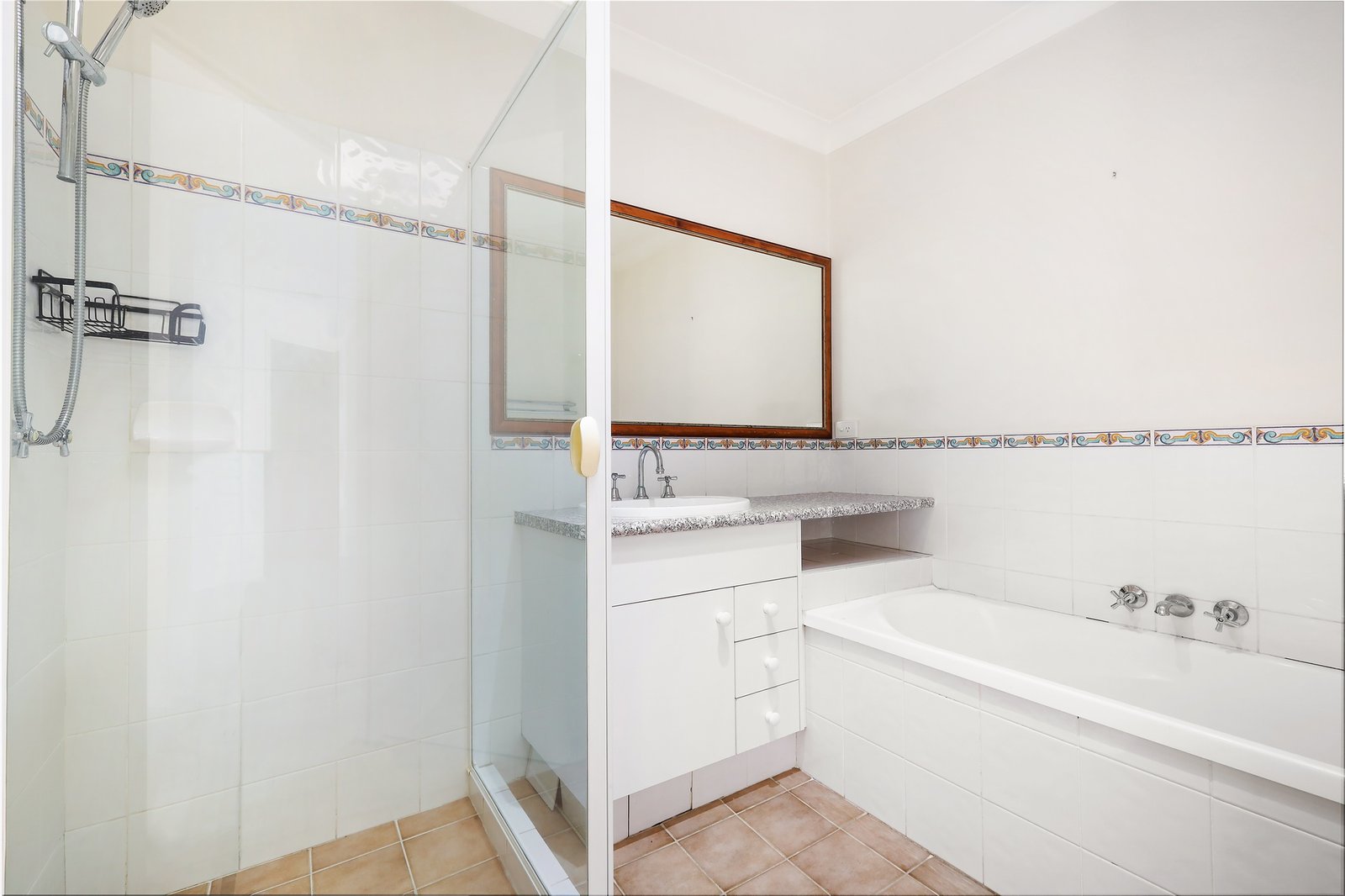 11/283 Cotlew Street West  ASHMORE 9