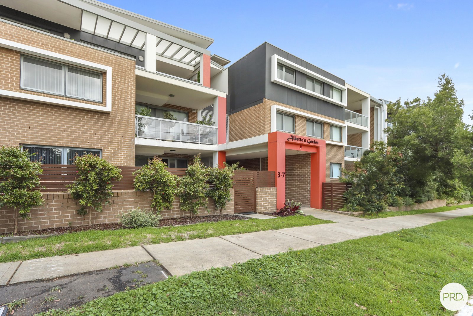 11/3-7 Gover Street PEAKHURST 9